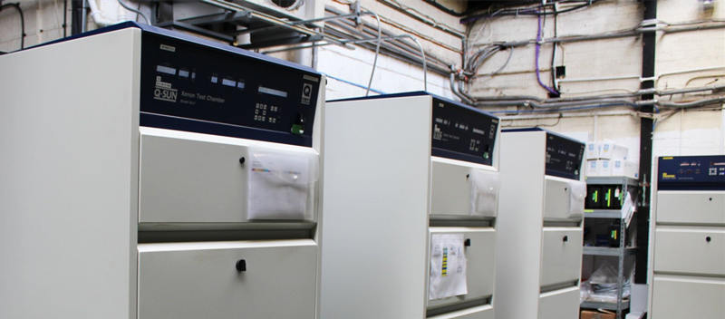 Q-SUN氙燈老化試驗箱對汽車外飾按照SAE J2527標準進行測試時要選擇背噴淋的原因