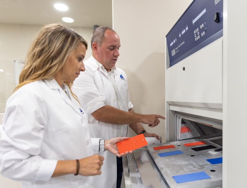 Q-SUN氙燈耐候老化測試箱適用於(yu) 新能源汽車耐候老化測試