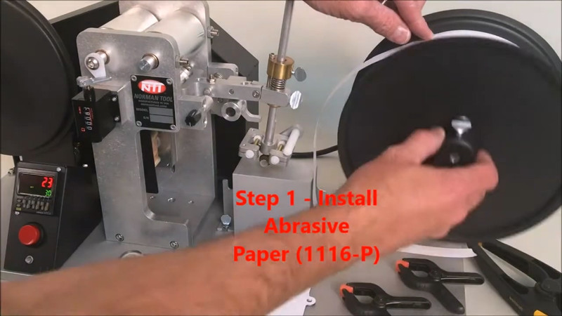 安裝Norman Tool公司的專(zhuan) 用紙帶耐磨測試紙