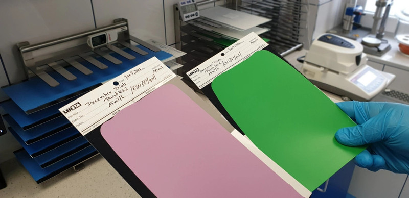 圖左為(wei) PA 乳膠#1塗料，圖右為(wei) PA乳膠 #2塗料