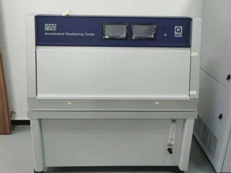 undefined 橡膠傳(chuan) 送帶熒光紫外燈老化試驗箱客戶安裝現場